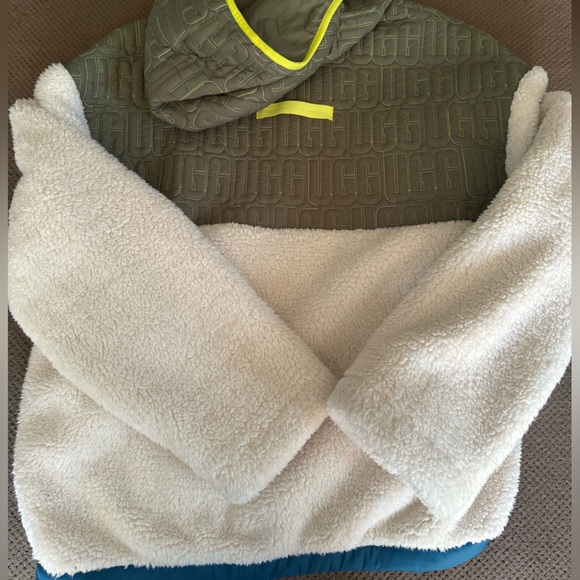 NWT Ugg Sherpa - Picture 2 of 4